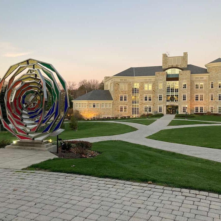 The 1970 statue and the Howard J. Burnett Center are seen November 18, 2020年在华盛顿校园总统官邸附近的人行道上 &amp; Jefferson College.