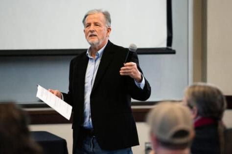 Dr. Michael Crabtree presents to his class.